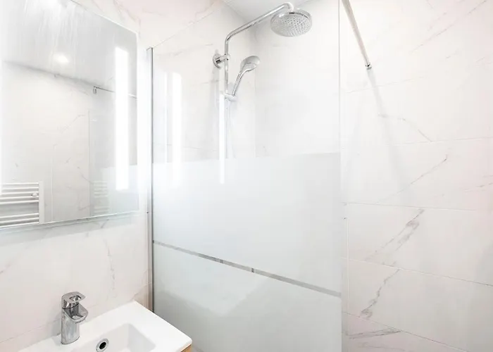 Ciseaux 4g - Saint Germain Des Pres - Location Paris